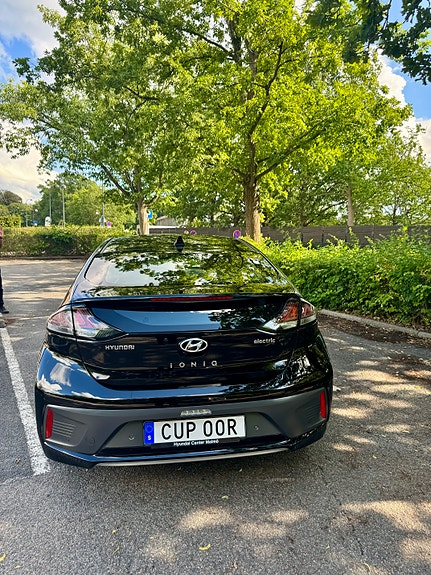 Hyundai IONIQ 12 of 12