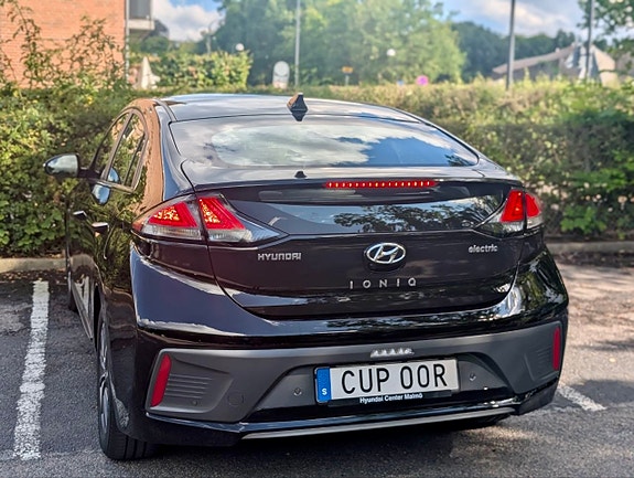 Hyundai IONIQ 8 of 12