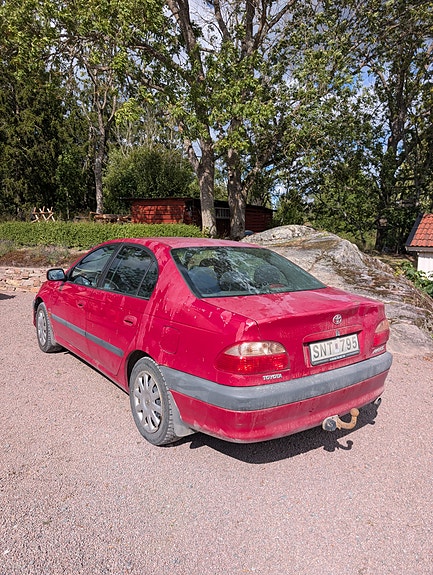 Toyota Avensis 4 of 6