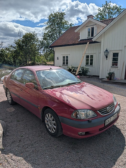 Toyota Avensis 2 of 6