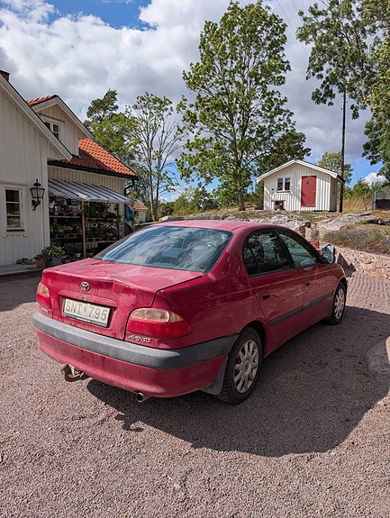 Toyota Avensis 3 of 6