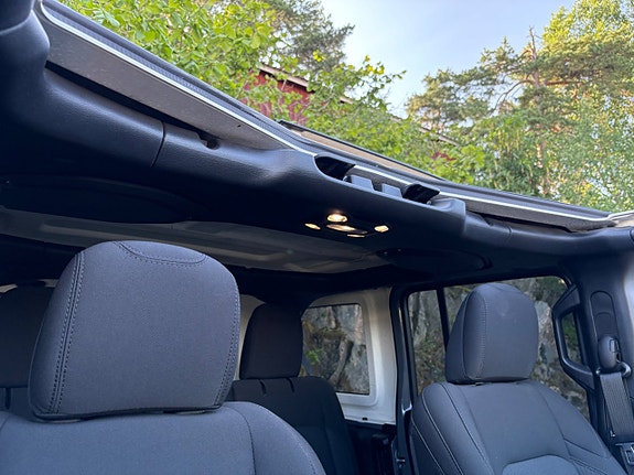 Jeep Wrangler Unlimited 10 of 26