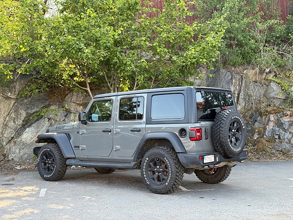 Jeep Wrangler Unlimited 4 of 26