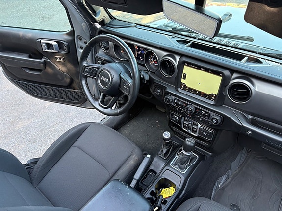 Jeep Wrangler Unlimited 12 of 26