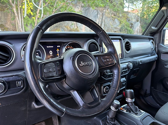 Jeep Wrangler Unlimited 15 of 26