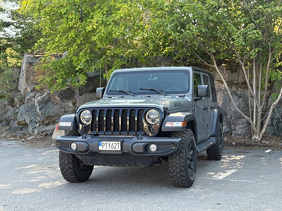 Jeep Wrangler Unlimited 3 of 26