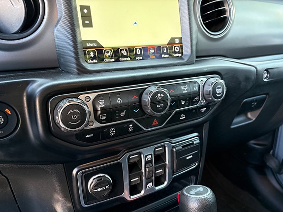 Jeep Wrangler Unlimited 21 of 26