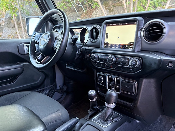 Jeep Wrangler Unlimited 17 of 26
