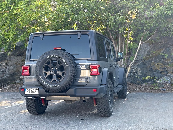 Jeep Wrangler Unlimited 6 of 26