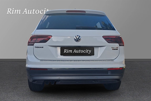 Volkswagen Tiguan 4 of 14
