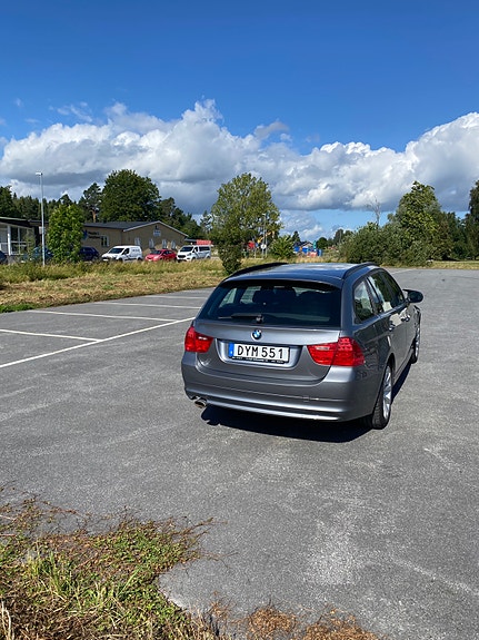 BMW 320d 4 of 5