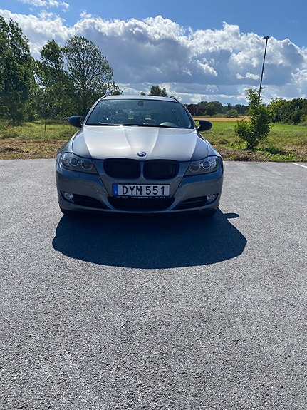 BMW 320d 2 of 5