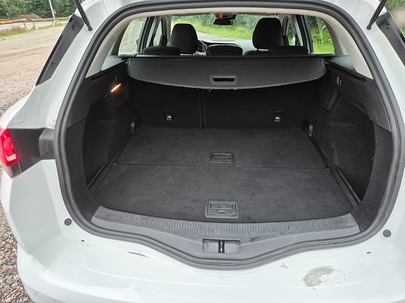 Renault Megane IV 11 of 11