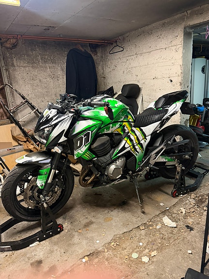 Kawasaki Z800 2 of 4