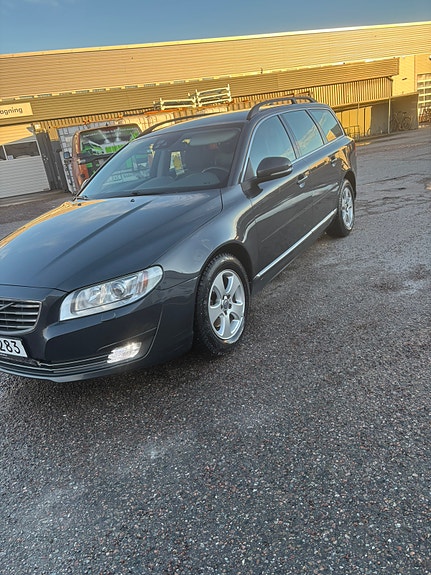 Volvo V70 3 of 4