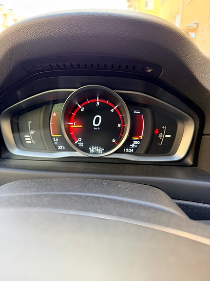 Volvo V70 2 of 4