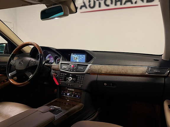 Mercedes-Benz E350 11 of 25