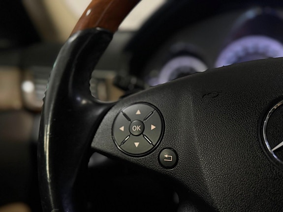 Mercedes-Benz E350 19 of 25
