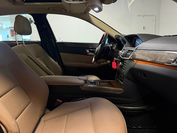 Mercedes-Benz E350 14 of 25