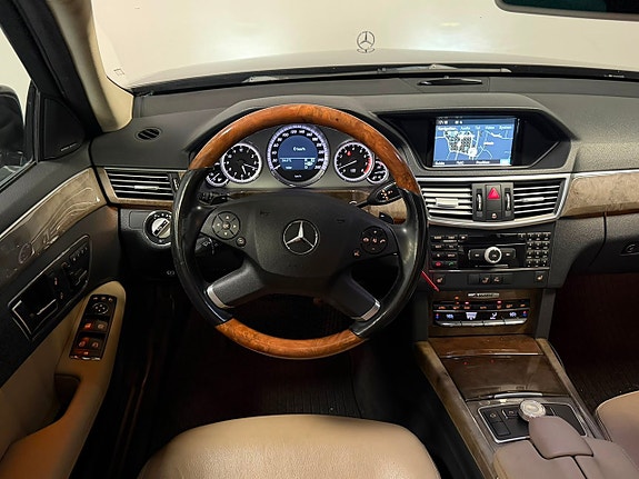 Mercedes-Benz E350 22 of 25