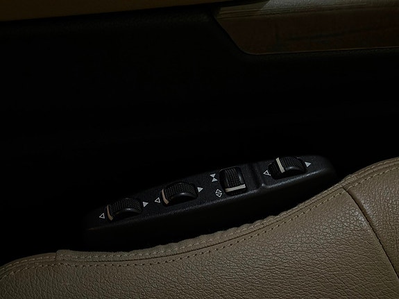 Mercedes-Benz E350 17 of 25
