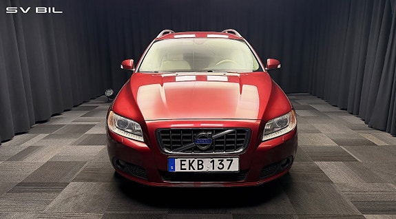Volvo V70 2 of 25