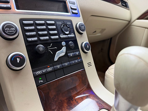 Volvo V70 22 of 25