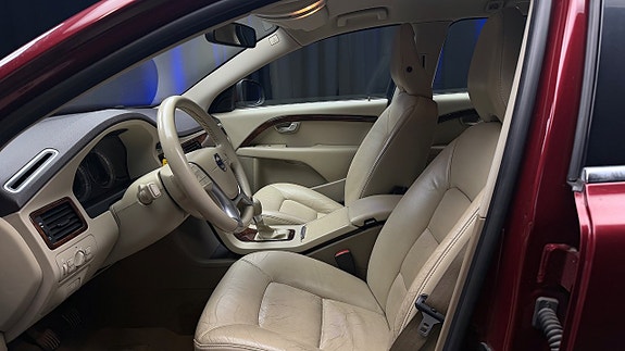 Volvo V70 8 of 25