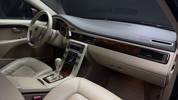 Volvo V70 13 of 25