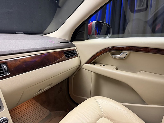 Volvo V70 21 of 25