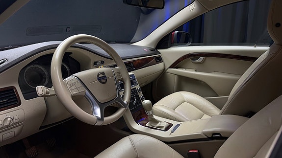 Volvo V70 9 of 25
