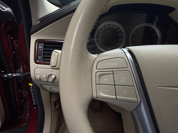Volvo V70 16 of 25