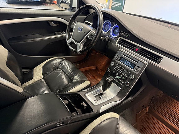 Volvo V70 15 of 24
