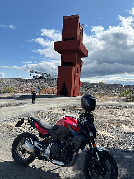 BMW F 900 R 2 of 2