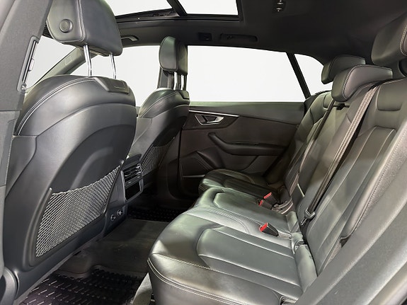 Audi Q8 10 of 30