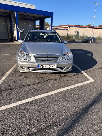 Mercedes-Benz C180 2 of 6