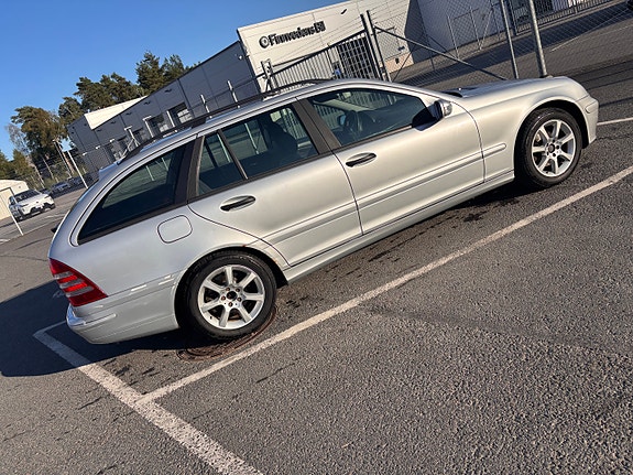 Mercedes-Benz C180 3 of 6