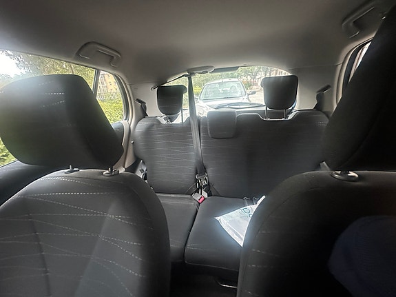 Toyota Yaris 6 of 8