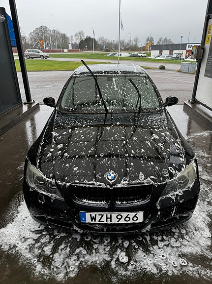 BMW 325i 4 of 6