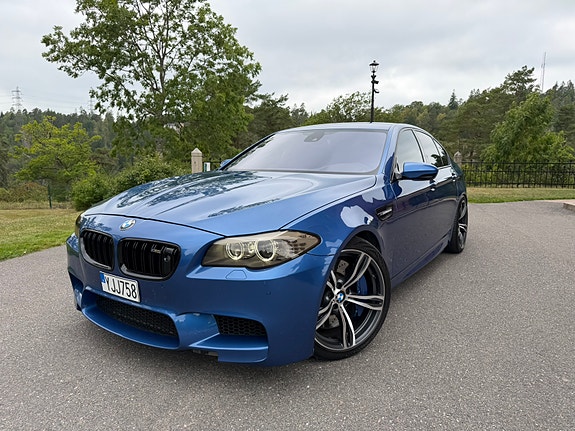 BMW M5 2 of 15