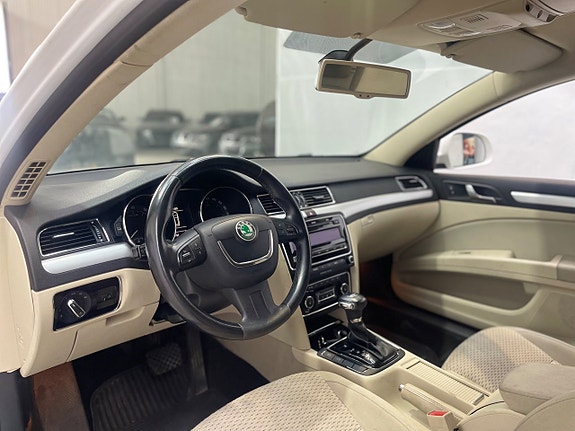 Skoda Superb 9 of 14