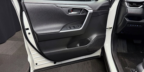 Toyota RAV4 10 of 30