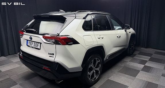 Toyota RAV4 4 of 30