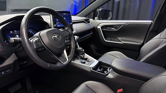 Toyota RAV4 12 of 30