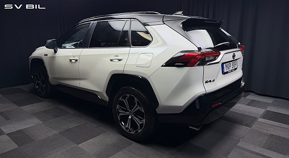 Toyota RAV4 6 of 30