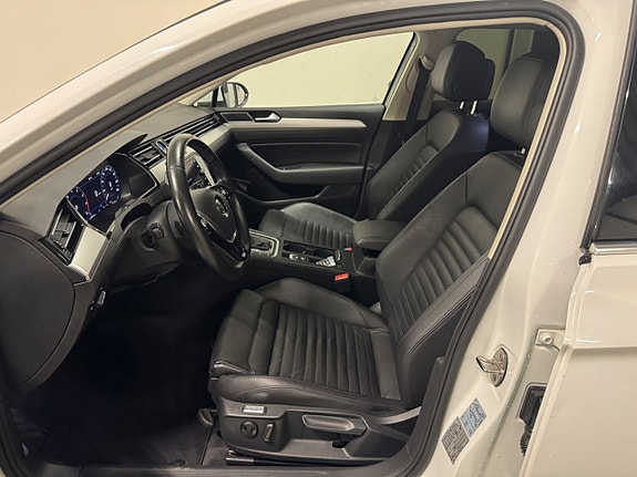 Volkswagen Passat 8 of 24