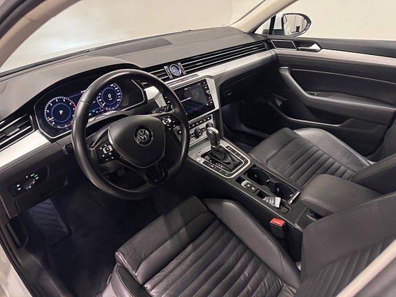 Volkswagen Passat 9 of 24