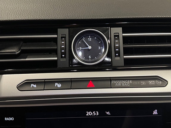 Volkswagen Passat 18 of 24