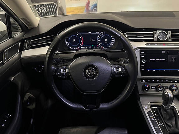 Volkswagen Passat 11 of 24