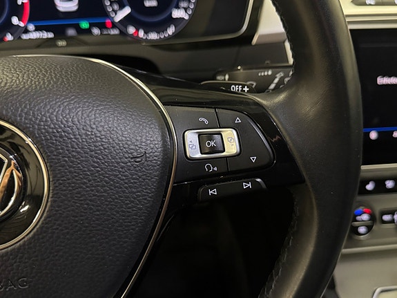 Volkswagen Passat 13 of 24